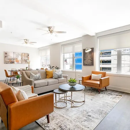 Luxury 4B Condo Newly Renovated Steps To French Quarter